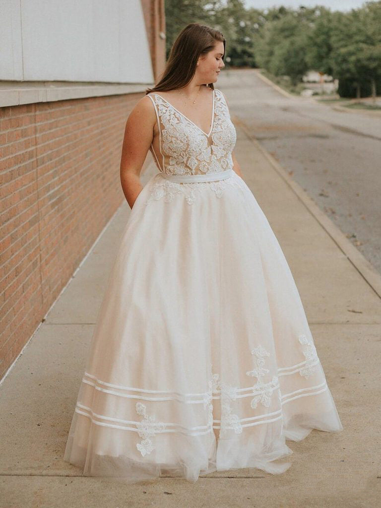 2024 Glamorous Ivory Ball Gown V Neck Sleeveless Lace Applique Tulle Plus Size Prom Dresses