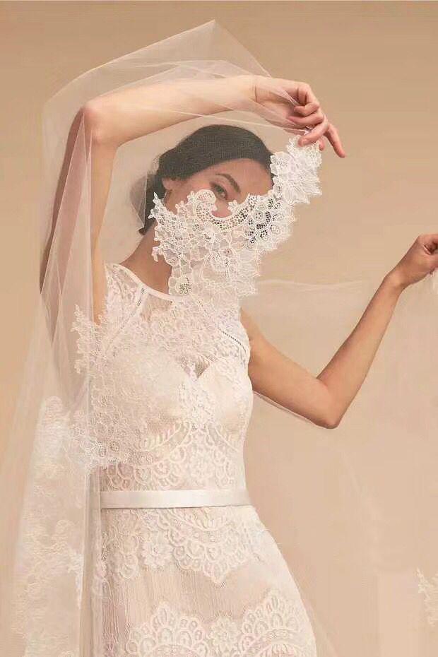 One Layer Tulle Bridal Veils with Lace Applique Edge, Ivory Wedding Veils with Comb V035