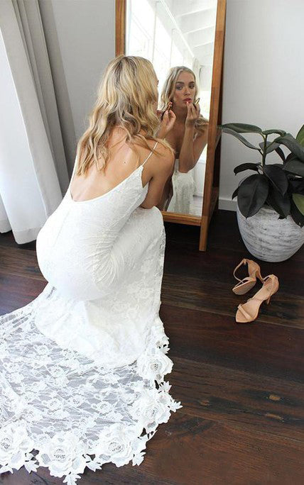 2024 Sexy Sheath Backless Side Slit Lace Lace Long V Neck Long Beach Wedding Dresses