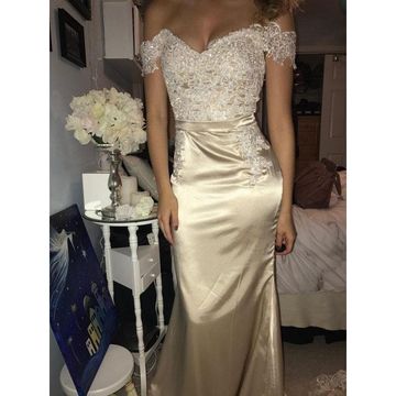 2024 New Arrival Sheath Off Shoulder Sweetheart Champagne Prom Dress With Appliques