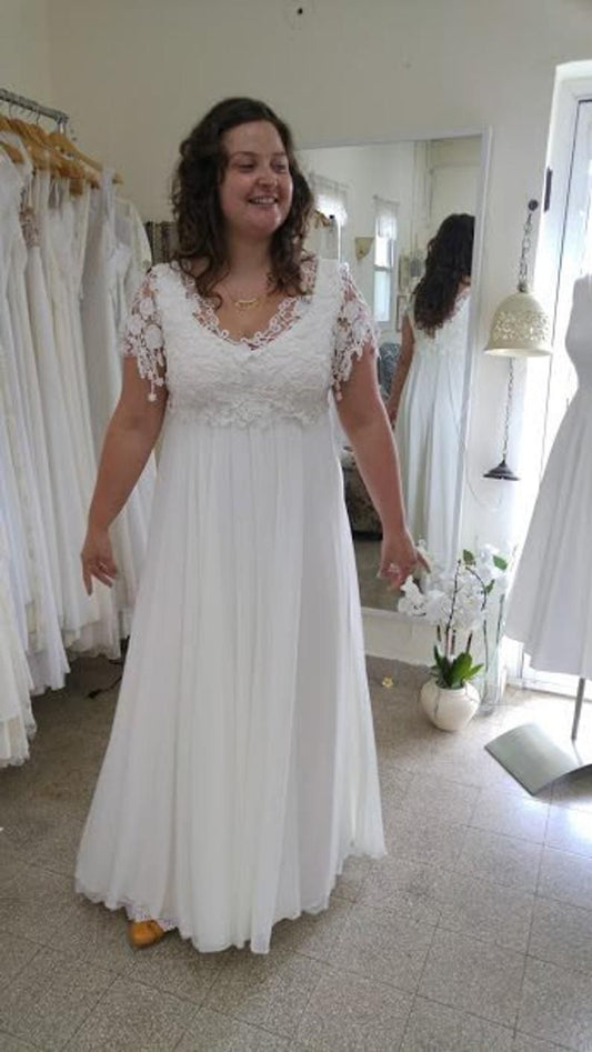 2024 Cheap Wedding Dresses Princess A-Line Chiffon Capped Sleeves Lace Beach Bridal Gowns