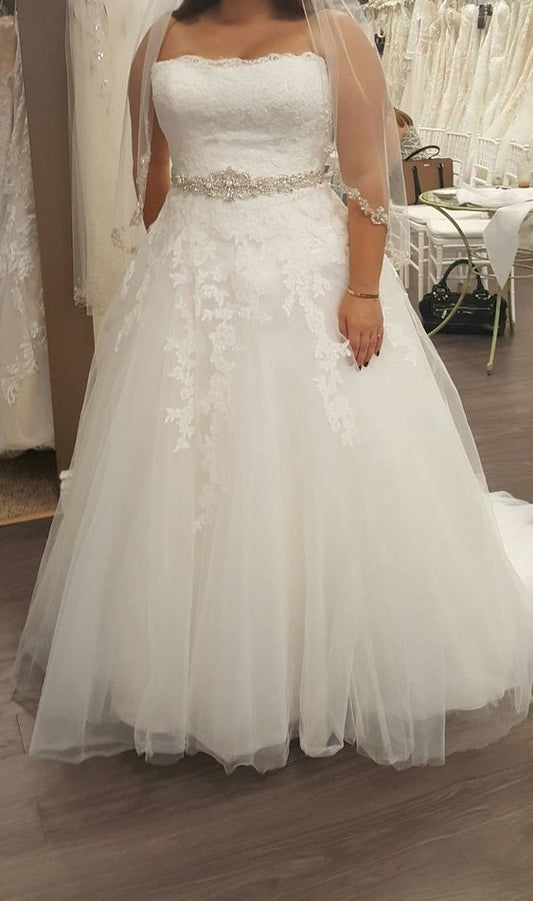 2024 Cheap A-Line Wedding Dresses Strapless Beaded Sash Tulle Plus Size With Appliques