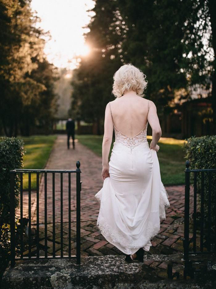 Sweetheart Lace Backless Sheath Long Beach Wedding Dresses 2024
