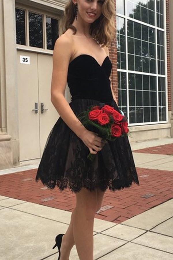 A-Line Sweetheart Short Black Lace Homecoming Dress 2024