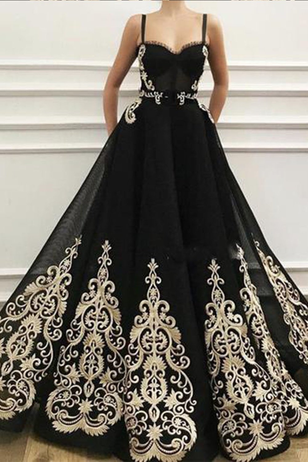 Modest Spapghetti Straps Long Black Prom Dresses With Appliques Y0089