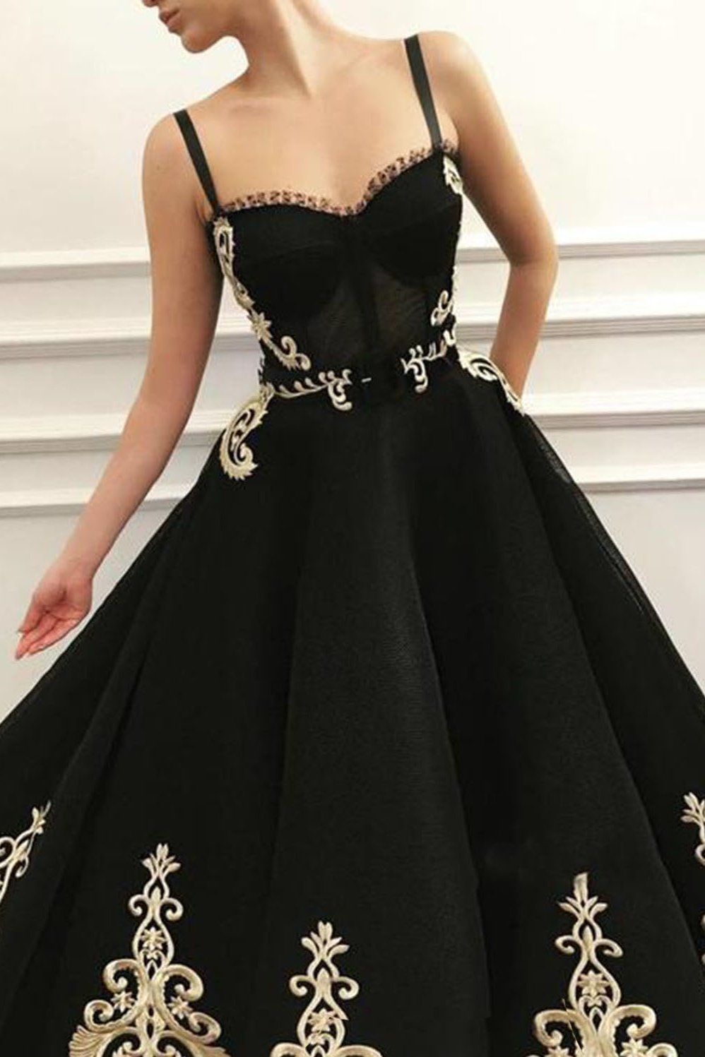 Modest Spapghetti Straps Long Black Prom Dresses With Appliques Y0089