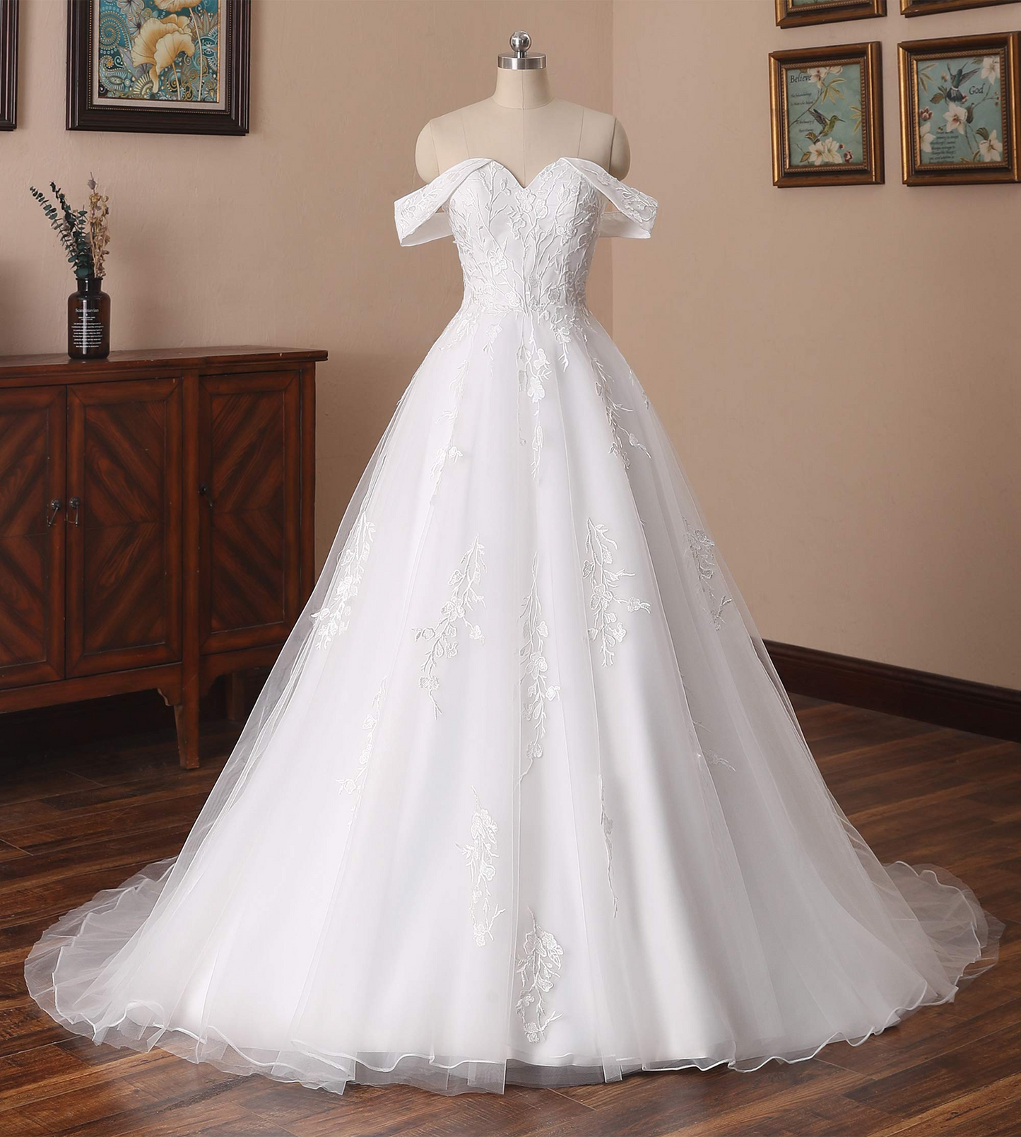 Charming Off The Shoulder Long A-line Tulle Wedding Dresses With Lace Appliques Y0121