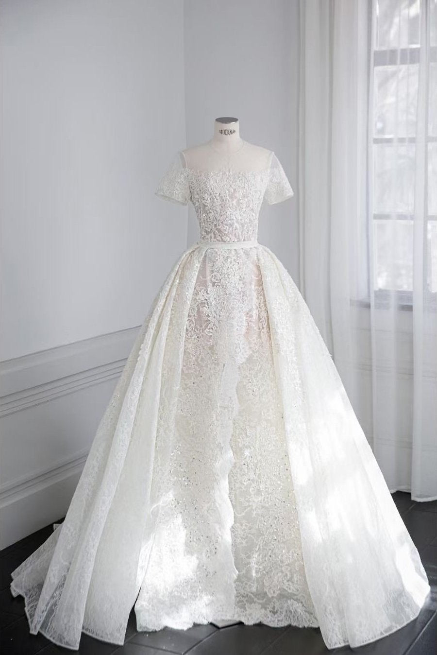 Gorgeous Short Sleeves Long Lace Wedding Dresses Elegant Bridal Dress Y0135