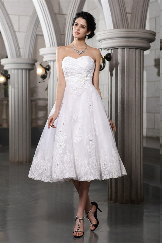 A-Line/Princess Sweetheart Sleeveless Beading Applique Short Taffeta Wedding Dresses CICIP0006732