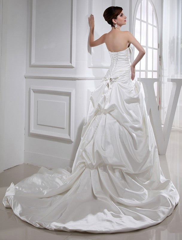 A-Line/Princess Beading Applique Strapless Sleeveless Long Satin Wedding Dresses CICIP0006970