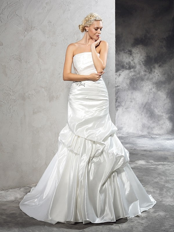 Sheath/Column Strapless Pleats Sleeveless Long Satin Wedding Dresses CICIP0006965