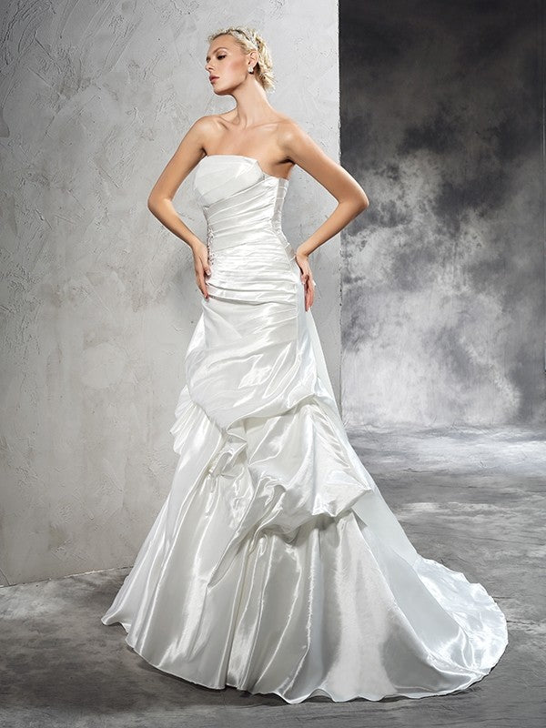 Sheath/Column Strapless Pleats Sleeveless Long Satin Wedding Dresses CICIP0006965