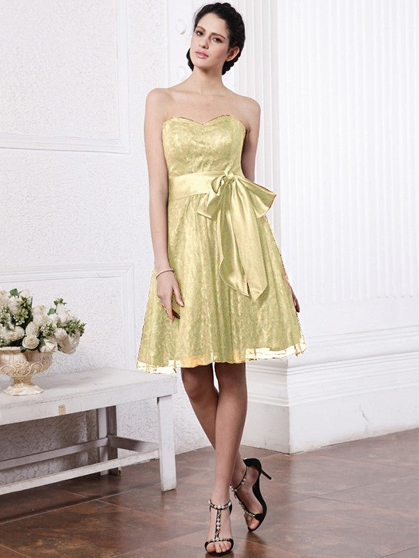 A-Line/Princess Sweetheart Sleeveless Sash Short Lace Bridesmaid Dresses CICIP0005804