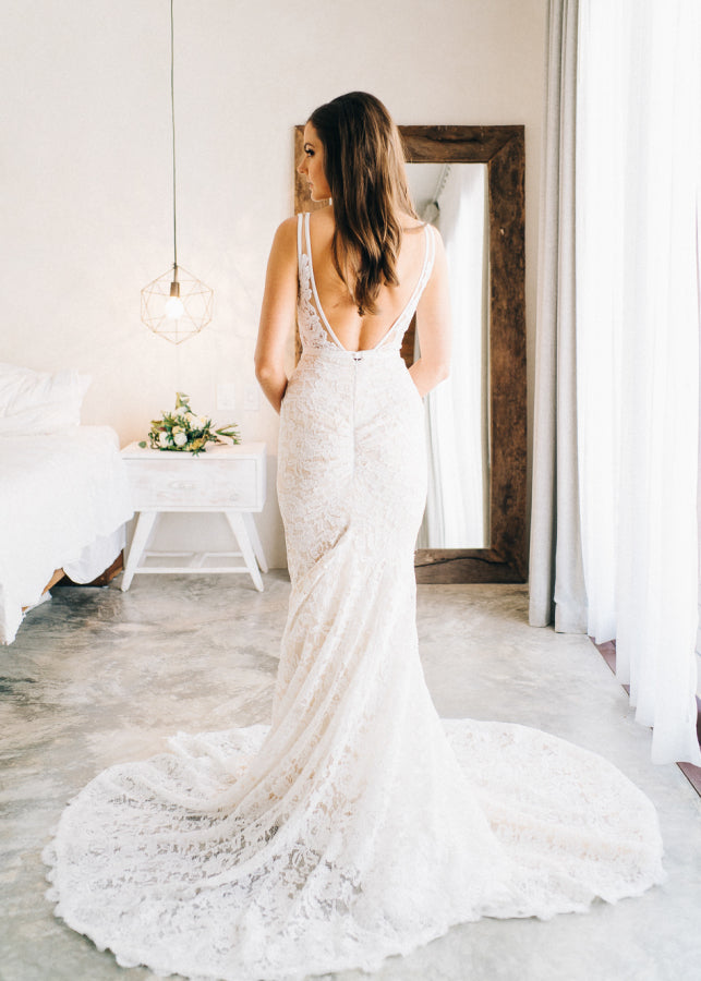 2024 Elegant Sheath V Neck Lace Wedding Dresses